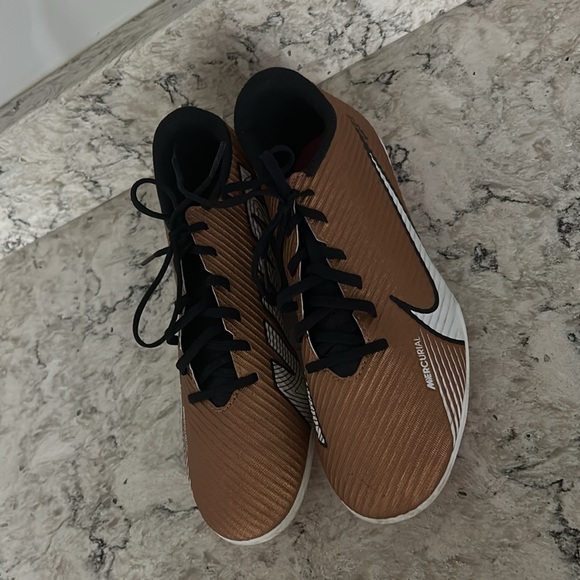 Size 6.5 Nike Soccer cleats - Picture 8 of 15